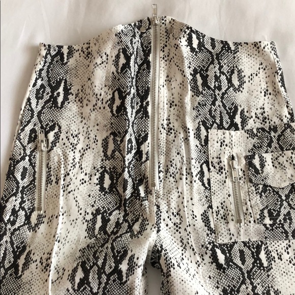 Snake printed pants. Fashion nova. - Picture 3 of 7